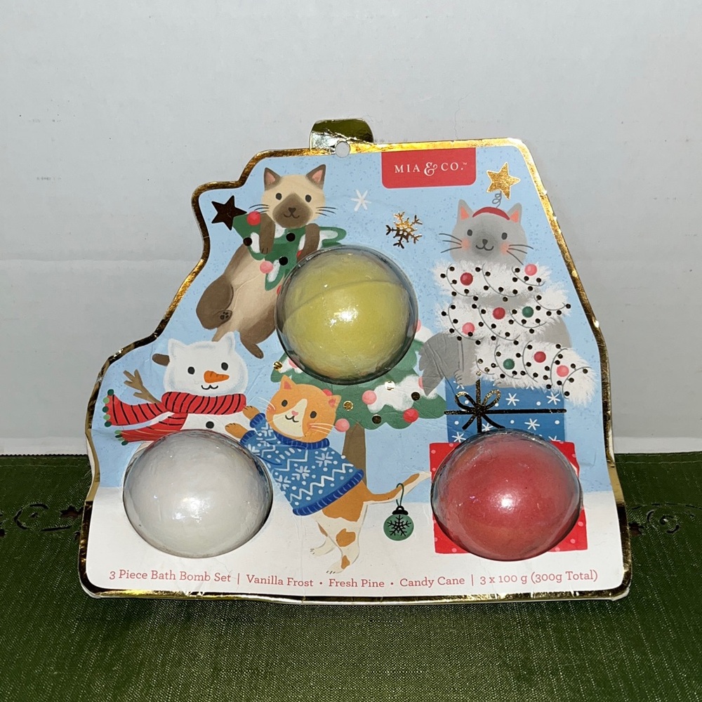 Kids Bath Bomb Set - vanilla frost  fresh pine and candy cane Yellow, White, Red